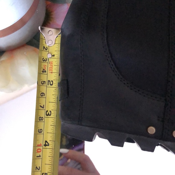 SOREL Lea™ Ankle Black Boots - Picture 9 of 9